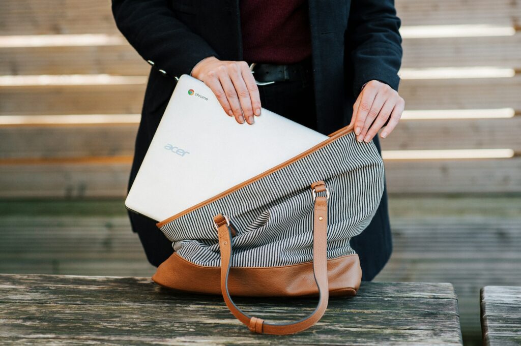 les chromebooks sont faciles à transporter et offrent beaucoup d'autonomie.